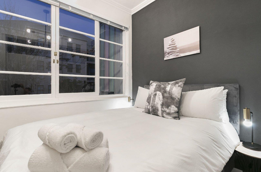 1 Bedroom Property for Sale in Sea Point Western Cape
